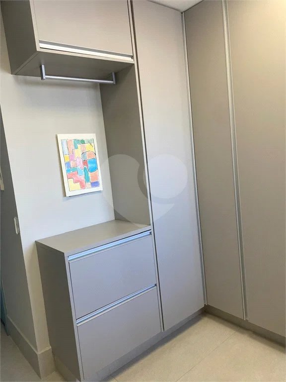 Apartamento de 224m² com 4 dormitórios, 3 suítes, 4 vagas de garagem e deposito