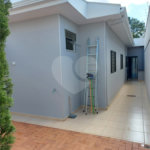Casa Térrea com 2 dormitórios, sendo 1 suíte.