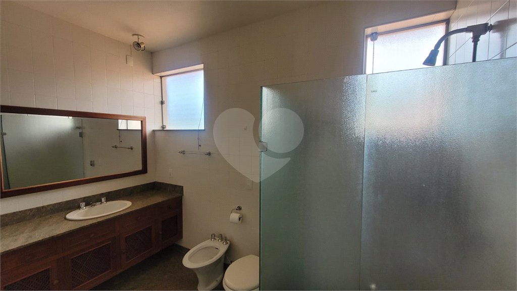 Casa à Venda . Aceita Permuta por Apto. ou Casa ,em Condomínio na Cidade São Paulo ou Bauru.