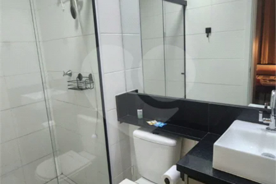 Studio totalmente mobiliado , inclusive TV, Geladeira . Completo
