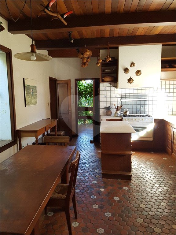 Casa térrea com piscina para venda no Parque Santa Marta