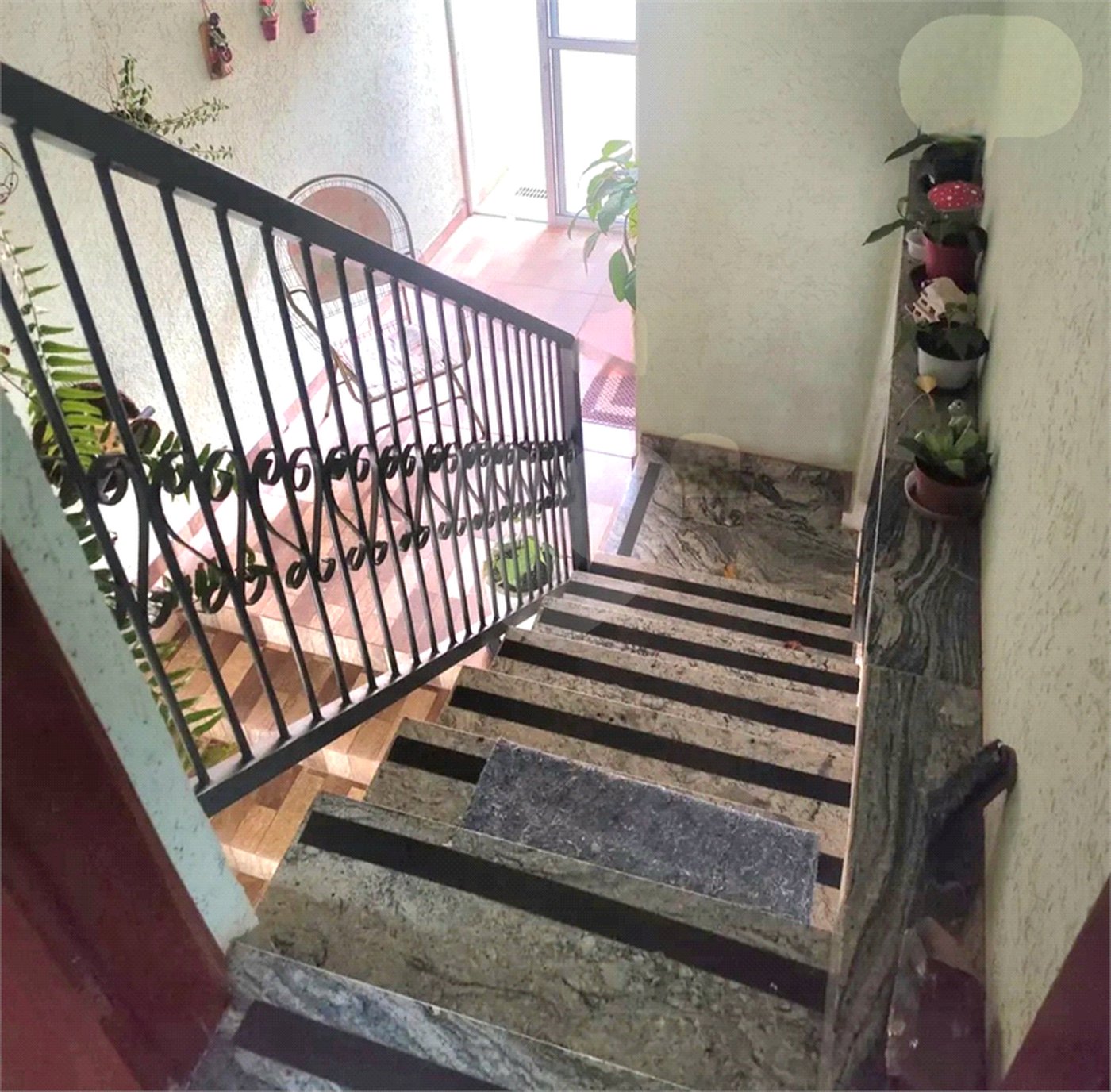 Casa no Jardim Medeiros ampla com 3 dormitórios bem distribuída