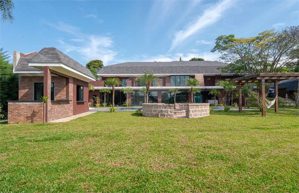 Casa à venda com 4 suítes no condomínio Vale da Santa Fé, Vinhedo - SP