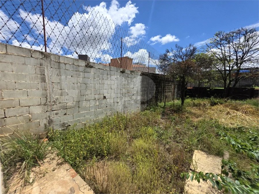 Casa térrea à venda com amplo quintal e grande potencial na Vila Nery