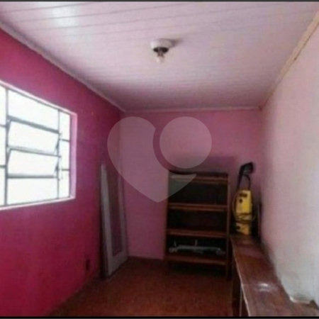 Sobrado à venda na Mooca de 212m² com 2 dormitórios, 1 suíte e 2 vagas.