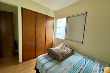 Apartamento com 3 dormitórios e 1 vaga fixa, em região tranquila perto da Av. Washingtonís e de diversos serviços. Ideal para quem quer morar bem e com comodidade.
