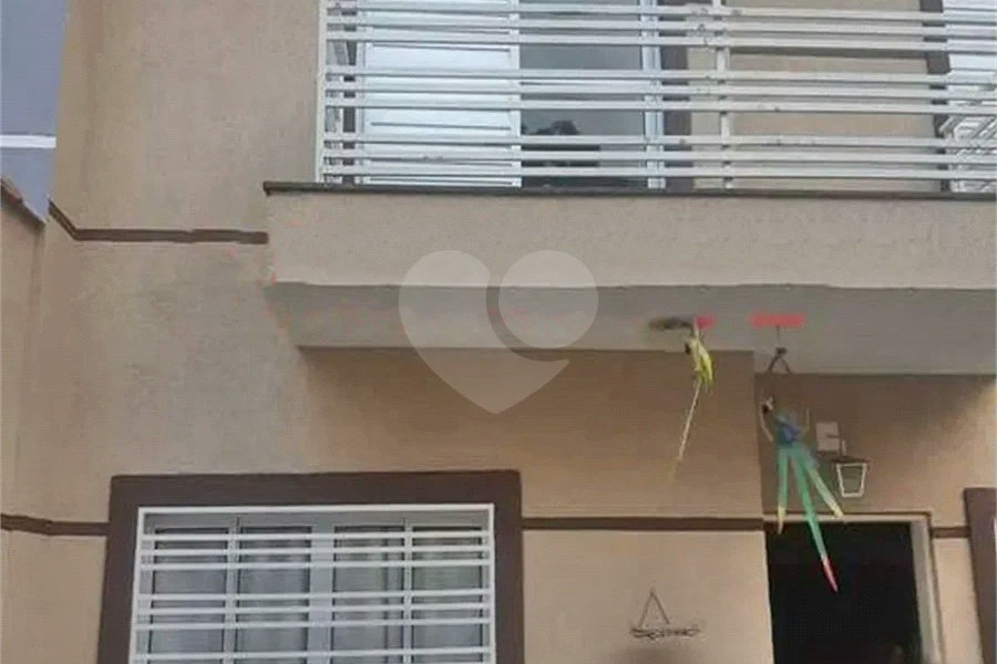 Sobrado Moderno à Venda na Pedra Branca, 3 Dormitórios, 1 Suíte, Piscina