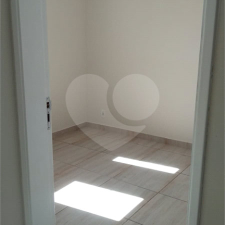 Apartamento no Condomínio Monte Azul.