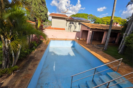 Casa Térrea 5 quartos bem localizada com piscina.