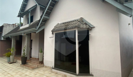 Casa Térrea à venda com 4 quartos, sendo 1 suíte,  em Vila Oliveira, Mogi das Cruzes, SP