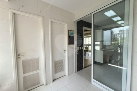 Apartamento à venda com 3 suítes em Vila Mariana, São Paulo, SP