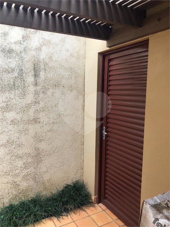 Casa no condomínio Damha I.