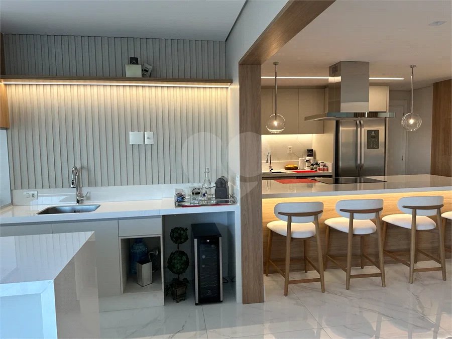 Apartamento de alto padrão com 108 m², 3 dormitórios, 1 suíte, varanda gourmet, planejados, lazer completo e próximo ao Metrô Alto do Ipiranga.