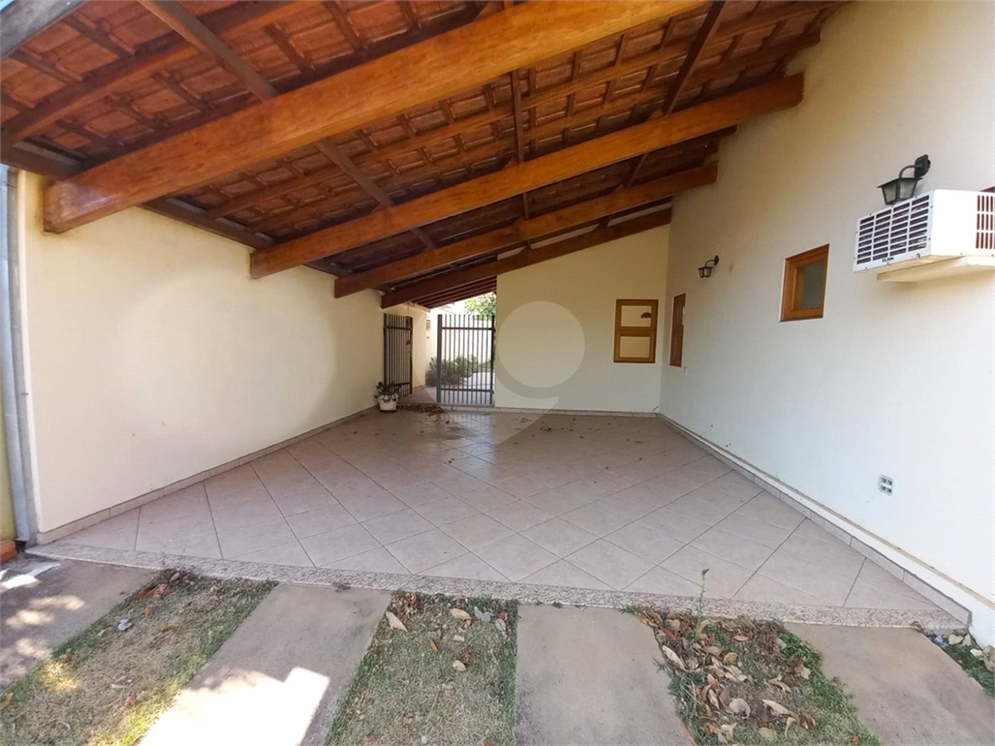 Casa Térrea no Condomínio Damha I,