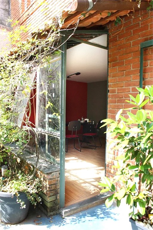 Casa à venda com 4 quartos, sendo 2 suítes,  em Jardim Leonor, São Paulo, SP