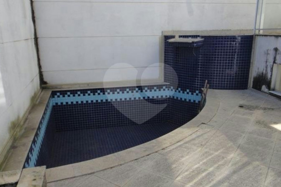 Casa à venda com 3 suítes no condomínio Villa Castanheira, São Paulo - SP