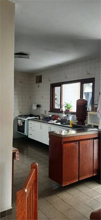 Sobrado à venda com 8 quartos em Jardim São Luís, São Paulo, SP