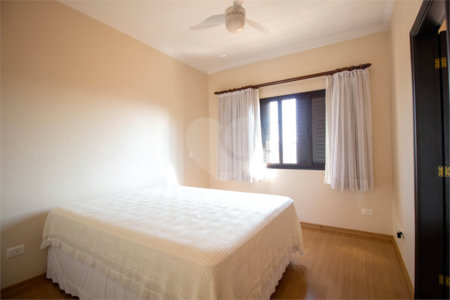 Sobrado à venda com 5 quartos, sendo 3 suítes, no Centro, São Roque, SP