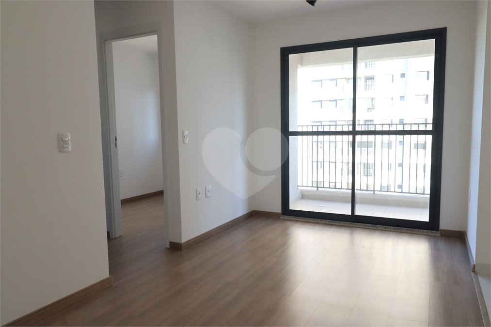 Apartamento à venda com 3 quartos, sendo 1 suíte, em Vila Anastácio, São Paulo, SP