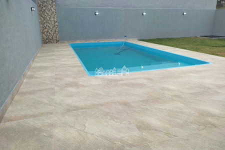 Casa térrea à venda com 3 quartos, sendo 1 suíte, em Loteamento Parque Residencial Serras de Atibaia II, Atibaia - SP