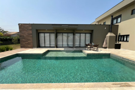Casa à venda com 5 quartos, sendo 4 suítes, no condomínio Terras de Mont Serrat, Salto - SP