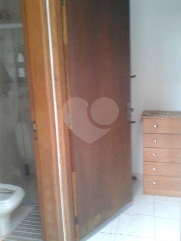 Sobrado à venda com 4 quartos, sendo 3 suítes, em Jardim São Bento, São Paulo, SP