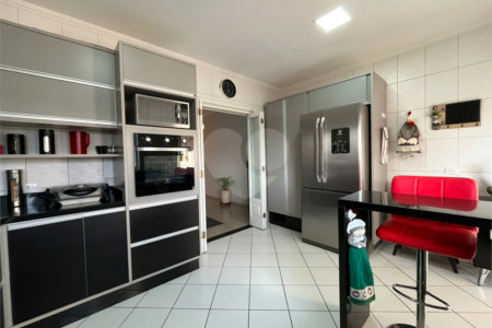 Casa à venda com 4 quartos, sendo 1 suíte, em Vila Maria Alta, São Paulo, SP