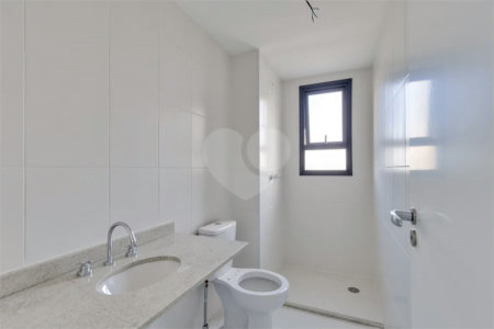 Apartamento à venda com 3 quartos, sendo 1 suíte,  em Alto da Boa Vista, São Paulo, SP