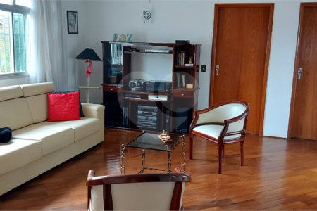 Sobrado à venda com 4 quartos, sendo 2 suítes,  em Jardim Franca, São Paulo, SP