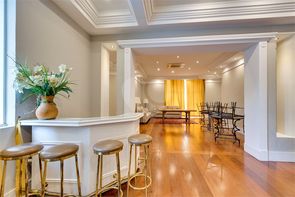 Apartamento à venda com 3 suítes em Real Parque, São Paulo, SP