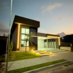Casa térrea 3 dormitórios (3 suítes), espaço gourmet, piscina, 2 vagas garagem, condomínio fechado com ampla área lazer