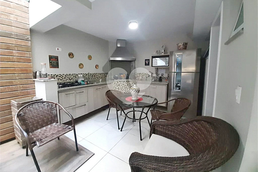 Casa à venda com 5 quartos, sendo 2 suítes, no condomínio Florada da Serra, São Paulo - SP