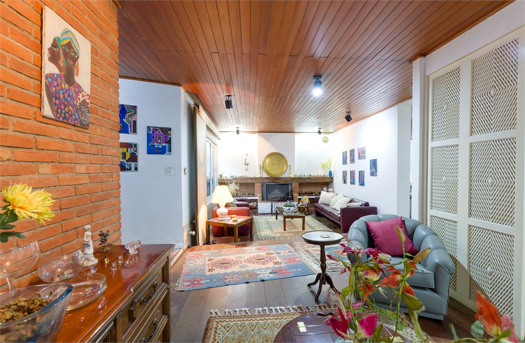 Casa Térrea à venda com 5 quartos, sendo 2 suítes, em Alto da Boa Vista, São Paulo, SP