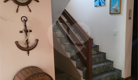 Casa à venda com 4 quartos, sendo 1 suíte,  no condomínio Parque Suiça, Caieiras - SP
