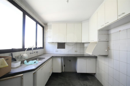 Apartamento à venda com 3 suítes em Vila Suzana, São Paulo, SP