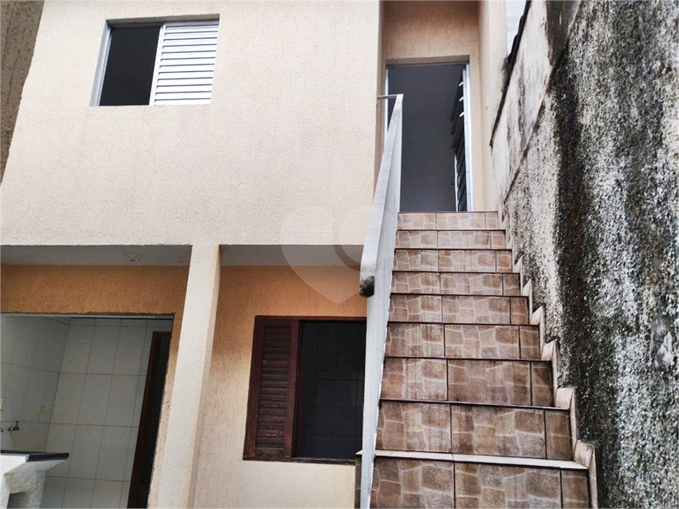 Sobrado à venda com 2 quartos em Vila Nivi, São Paulo, SP