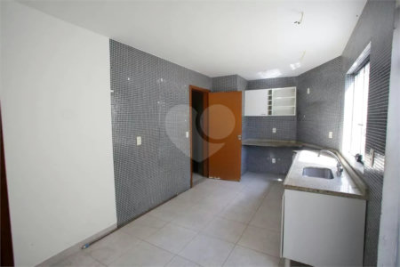 Casa à venda com 4 quartos, sendo 3 suítes, no condomínio Lícia de Alvarenga, Rio de Janeiro - RJ