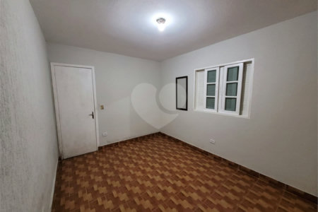 Sobrado à venda com 4 quartos em Vila Jurema, Ferraz de Vasconcelos, SP