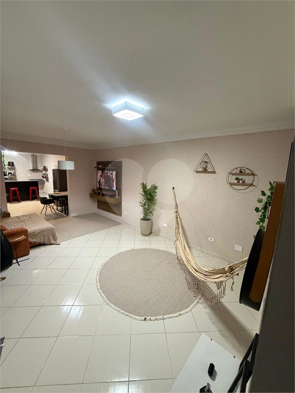 Sobrado à venda com 6 quartos, sendo 2 suítes, em Vila Áurea, Poá, SP