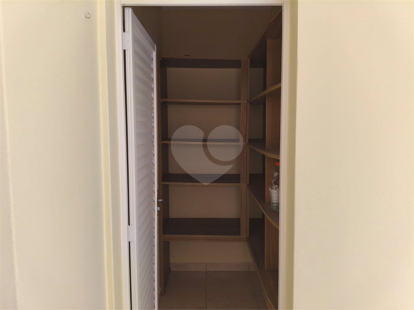 Casa à venda com 5 quartos, sendo 1 suíte,  em Jardim Colombo, Itapetininga, SP