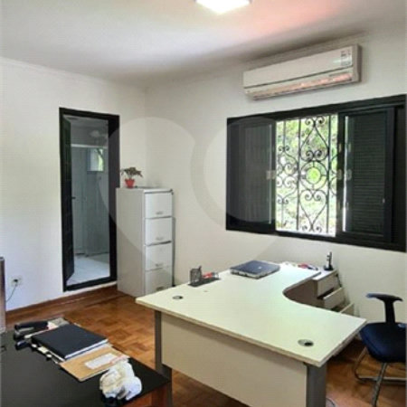 Sobrado à venda com 4 quartos, sendo 1 suíte, em Pacaembu, São Paulo, SP