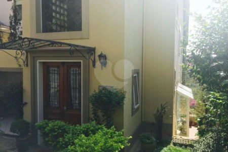 Casa à venda com 5 quartos, sendo 4 suítes, no condomínio Jardim Vitória Régia, São Paulo - SP