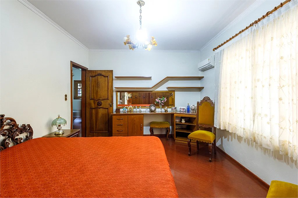 Casa à venda com 5 quartos, sendo 3 suítes, em Lapa, São Paulo, SP