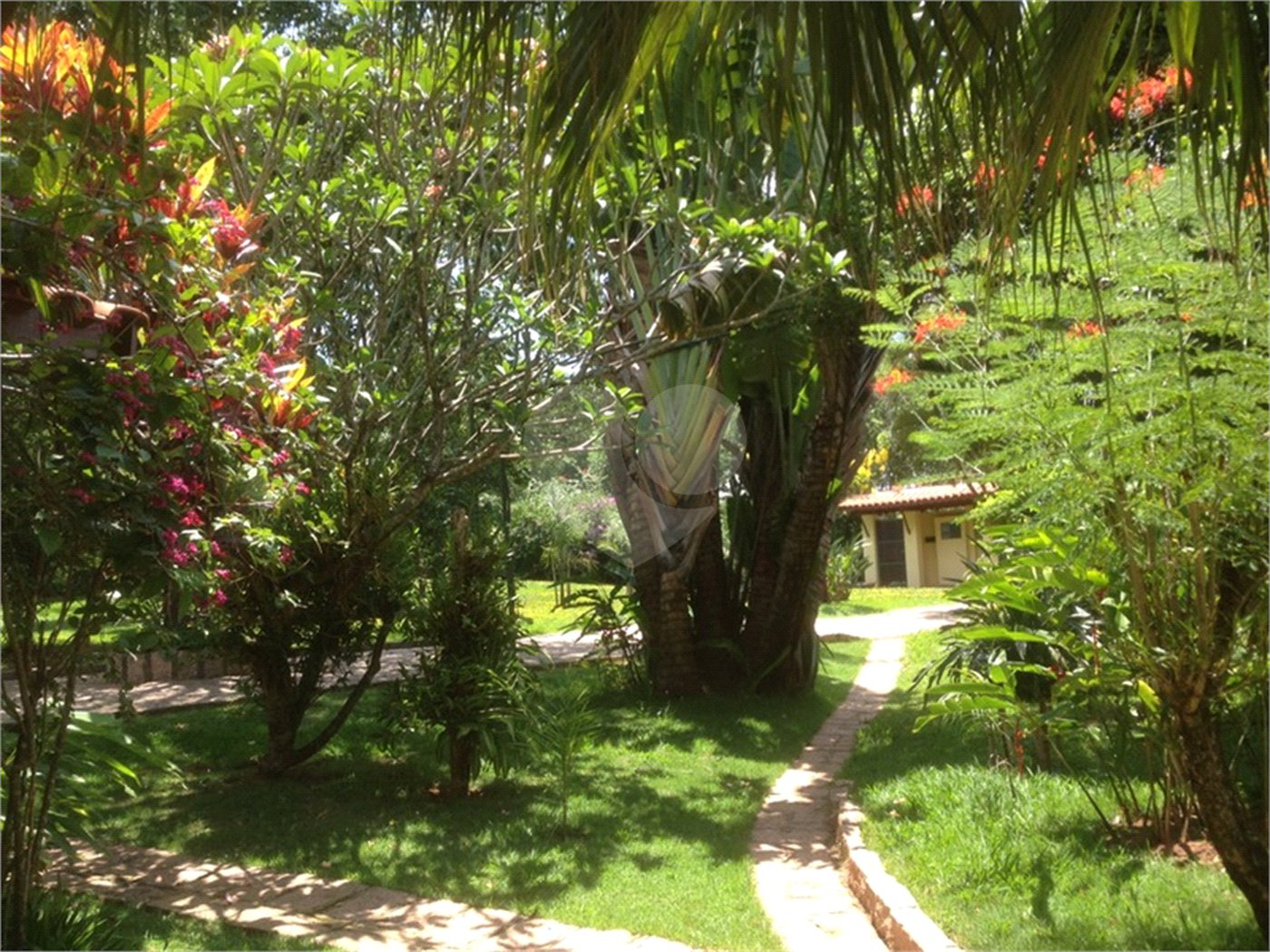 Casa à venda com 5 quartos, sendo 3 suítes, no condomínio Recanto das Flores, Indaiatuba - SP