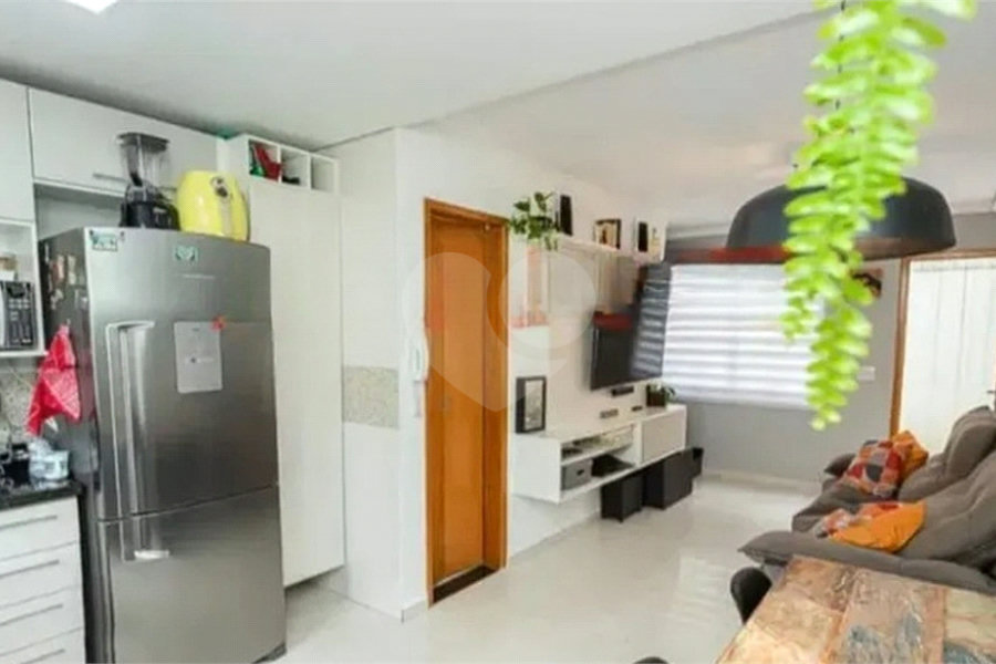 Casa à venda com 3 quartos, sendo 2 suítes, no condomínio Residencial Erika, São Paulo - SP