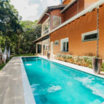 Casa à venda com 5 quartos, sendo 4 suítes, no condomínio Figueira Garden, Atibaia - SP