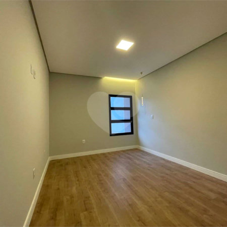 Casa à venda com 3 quartos, sendo 1 suíte, no condomínio Horto Florestal Villagio, Sorocaba - SP
