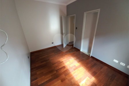 Sobrado à venda com 3 quartos, sendo 1 suíte, em Lar São Paulo, São Paulo, SP