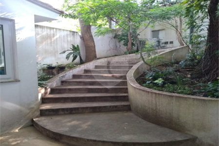Casa à venda com 5 suítes em Vila Pirajussara, São Paulo, SP
