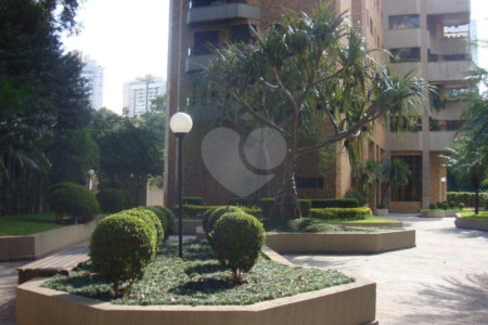Apartamento à venda com 4 suítes em Vila Andrade, São Paulo, SP